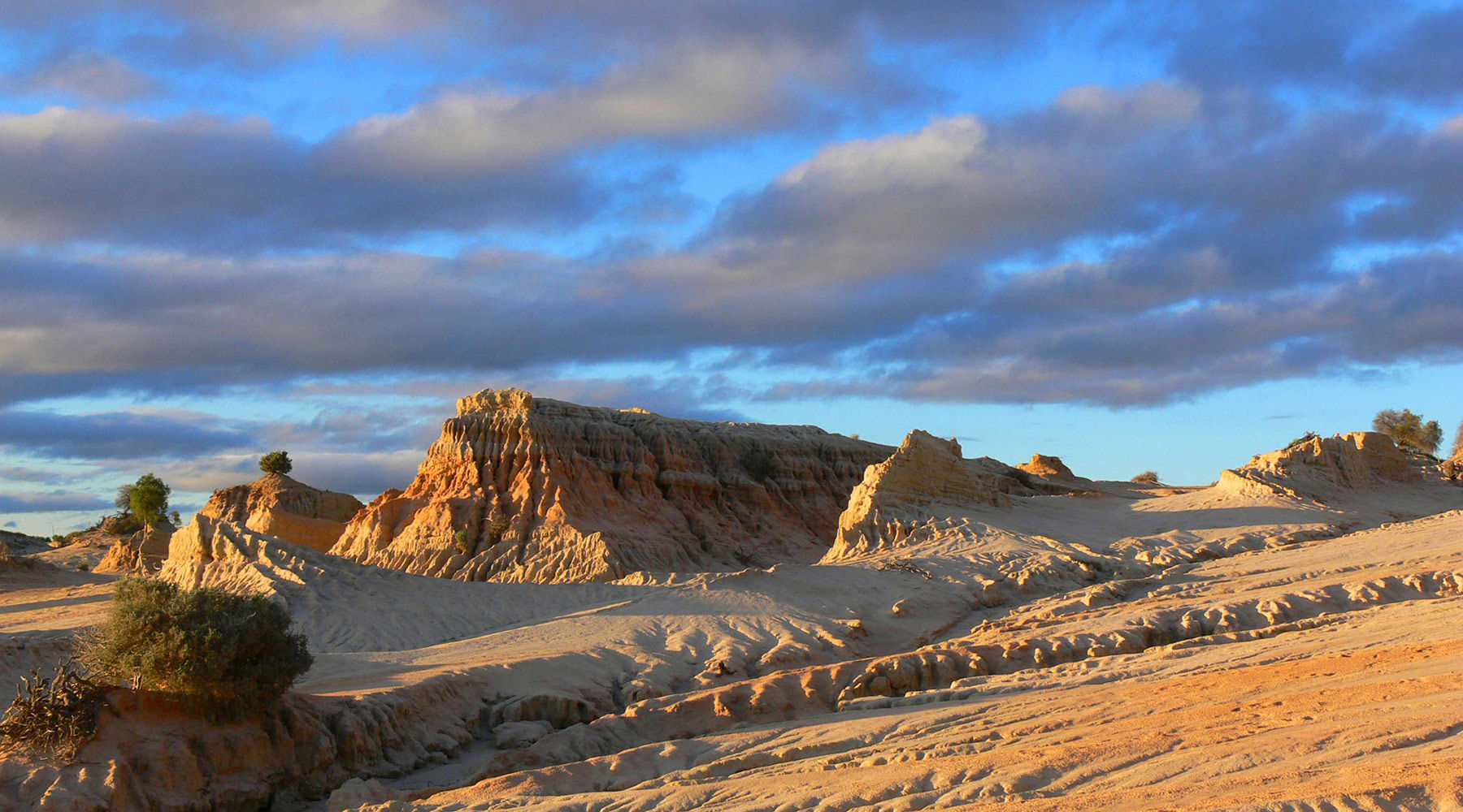 Mungo National Park - sand dune structures at sunset